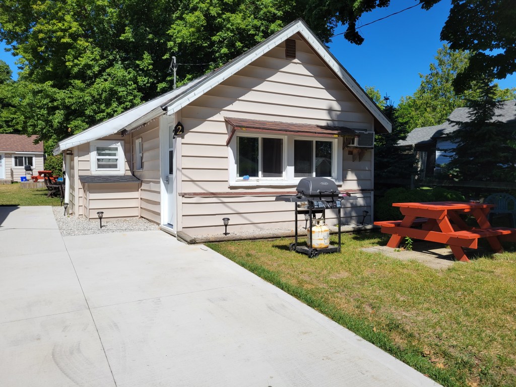 Starlight Cottages park exterior